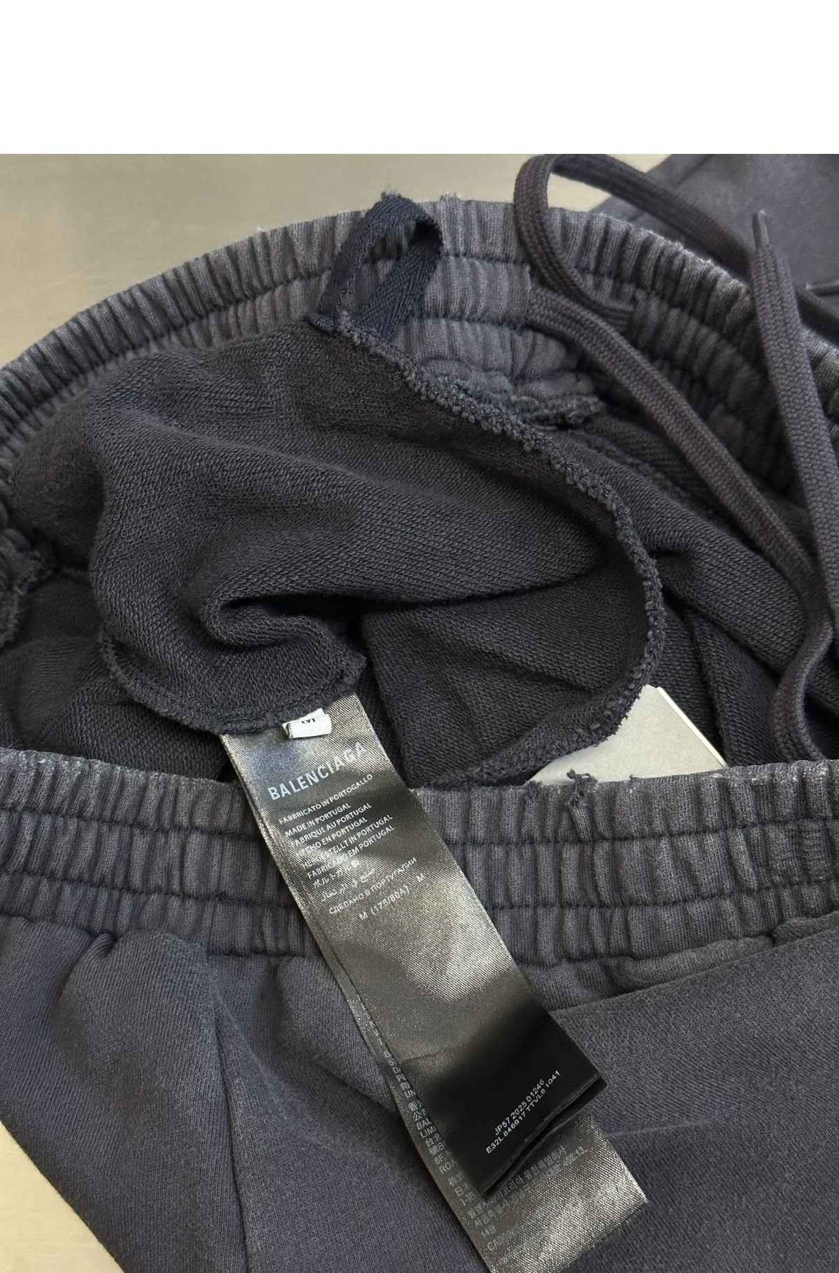[BALENCIAGA] 발렌시아가 마스킹 테이프 배기 팬츠 페이디드 블랙