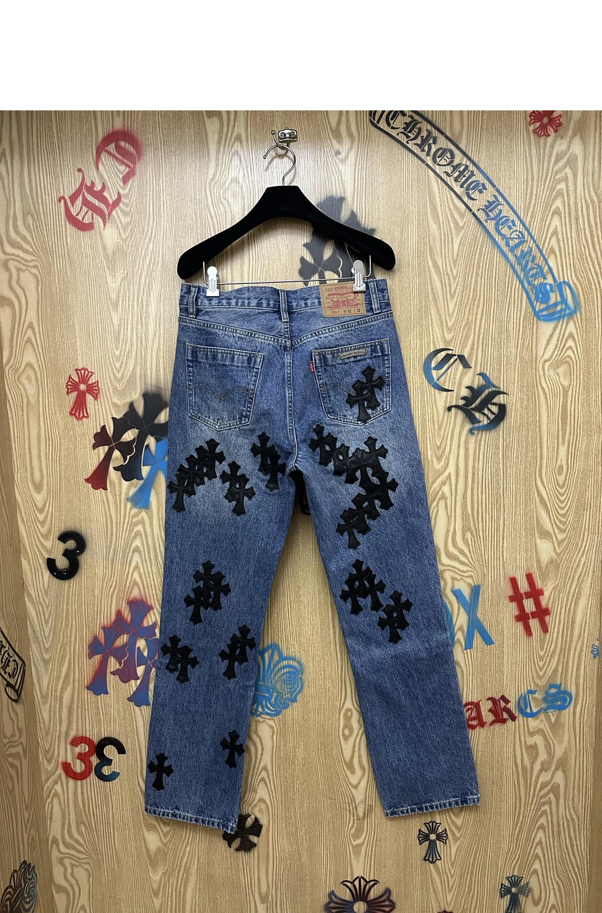 [Chrome Hearts] 크롬하츠 블랙 레더 크로스 패치 디스트레스드 데님 팬츠 인디고