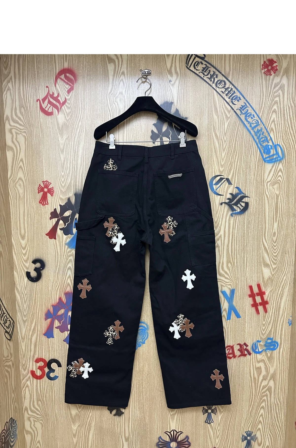[Chrome Hearts] 크롬하츠 멀티 컬러 레더 & 레오파드 크로스 패치 카펜터 팬츠 블랙