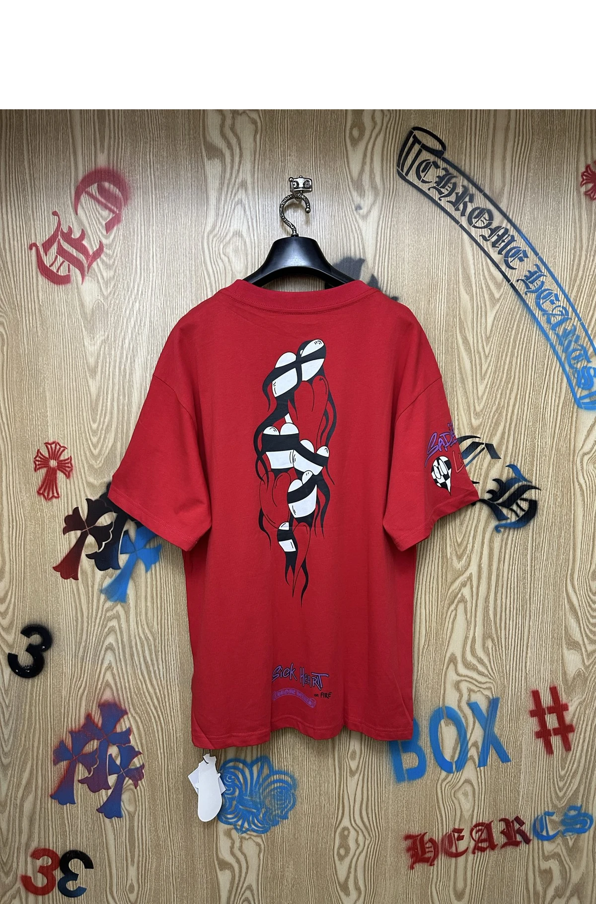 [Chrome Hearts] 크롬하츠 x 매티 보이 스파크 식 하트 포켓 쇼트슬리브 티셔츠 레드