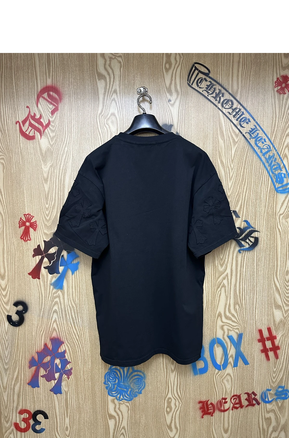 [Chrome Hearts] 크롬하츠 레더 크로스 패치 & 실버 세이프티 핀 쇼트슬리브 블랙