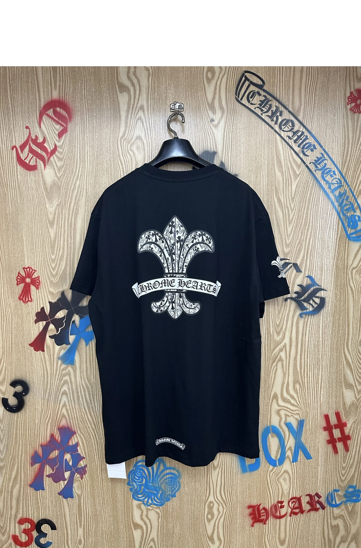 [Chrome Hearts] 크롬하츠 BS 플뢰르 스크롤 라벨 로고 포켓 쇼트슬리브 블랙