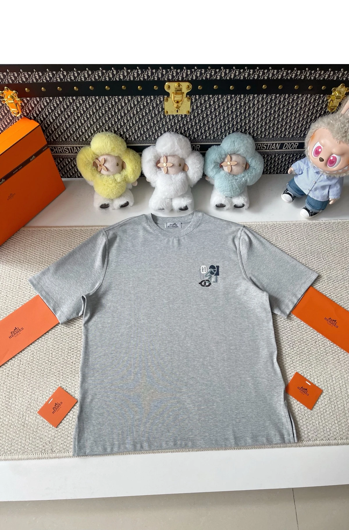 [HERMES] 에르메스 H 파즐 레더 패치 자수 코튼 저지 크루넥 하프 슬리브 티셔츠 그리