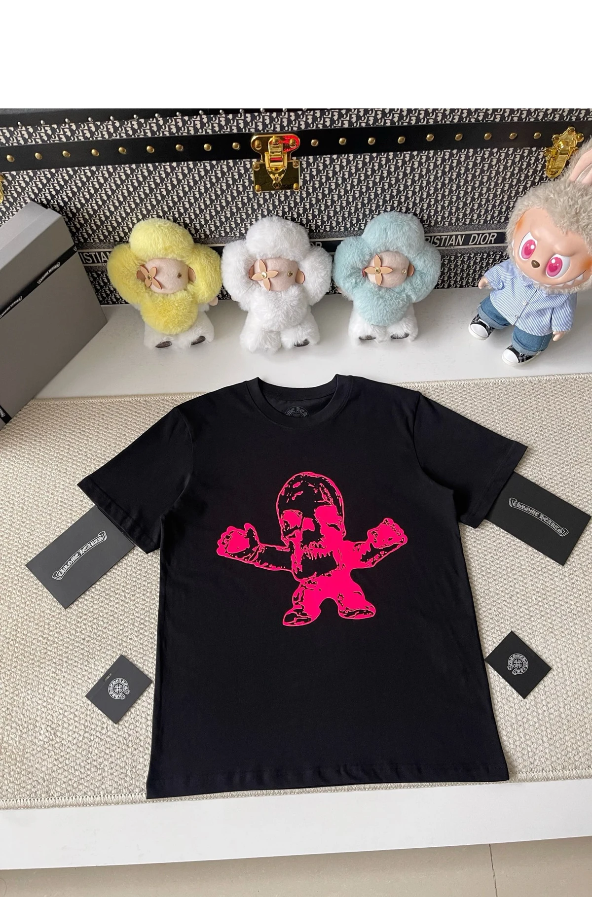 [CHROME HEARTS] 크롬하츠 포티 자비스 스컬 백 스크롤 로고 코튼 저지 크루넥 쇼트 슬리브 티셔츠 블랙 핑크