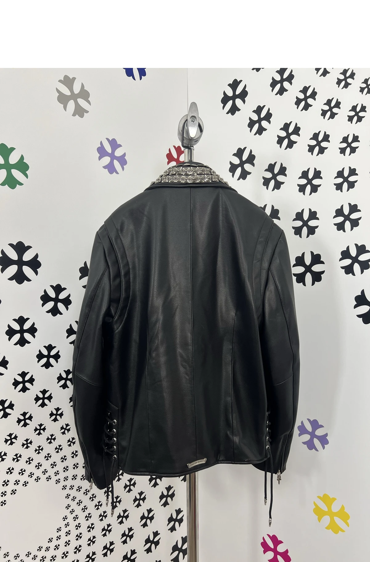 [Chrome Hearts] 크롬하츠 스터드 디테일 칼라 실버 크로스 볼 버튼 가죽 아시메트릭 지퍼 바이커 레더 자켓 블랙