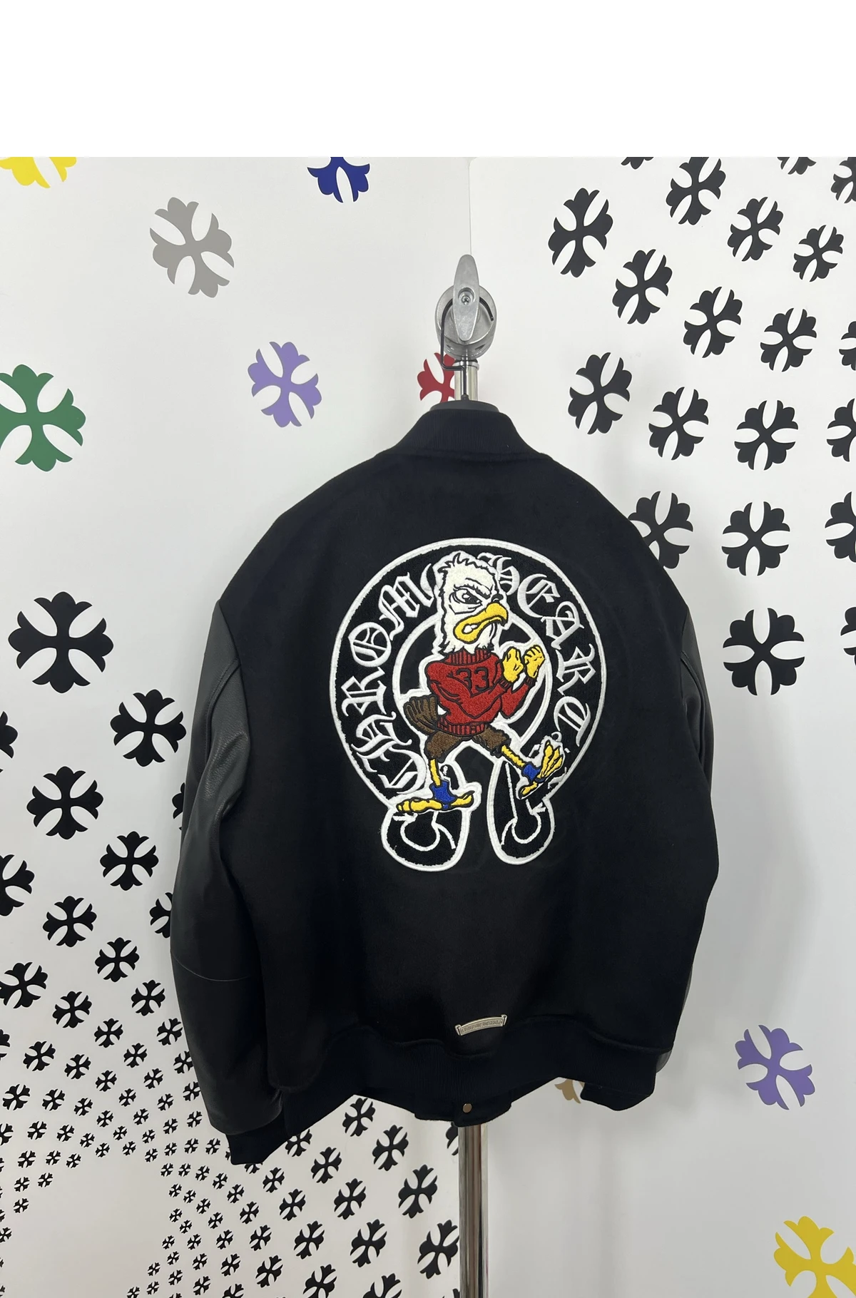 [Chrome Hearts] 크롬하츠 그래픽 패치 엠브로이더리 멜톤 울 레더 슬리브 실버 크로스 볼 스냅 버튼 바시티 자켓 블랙