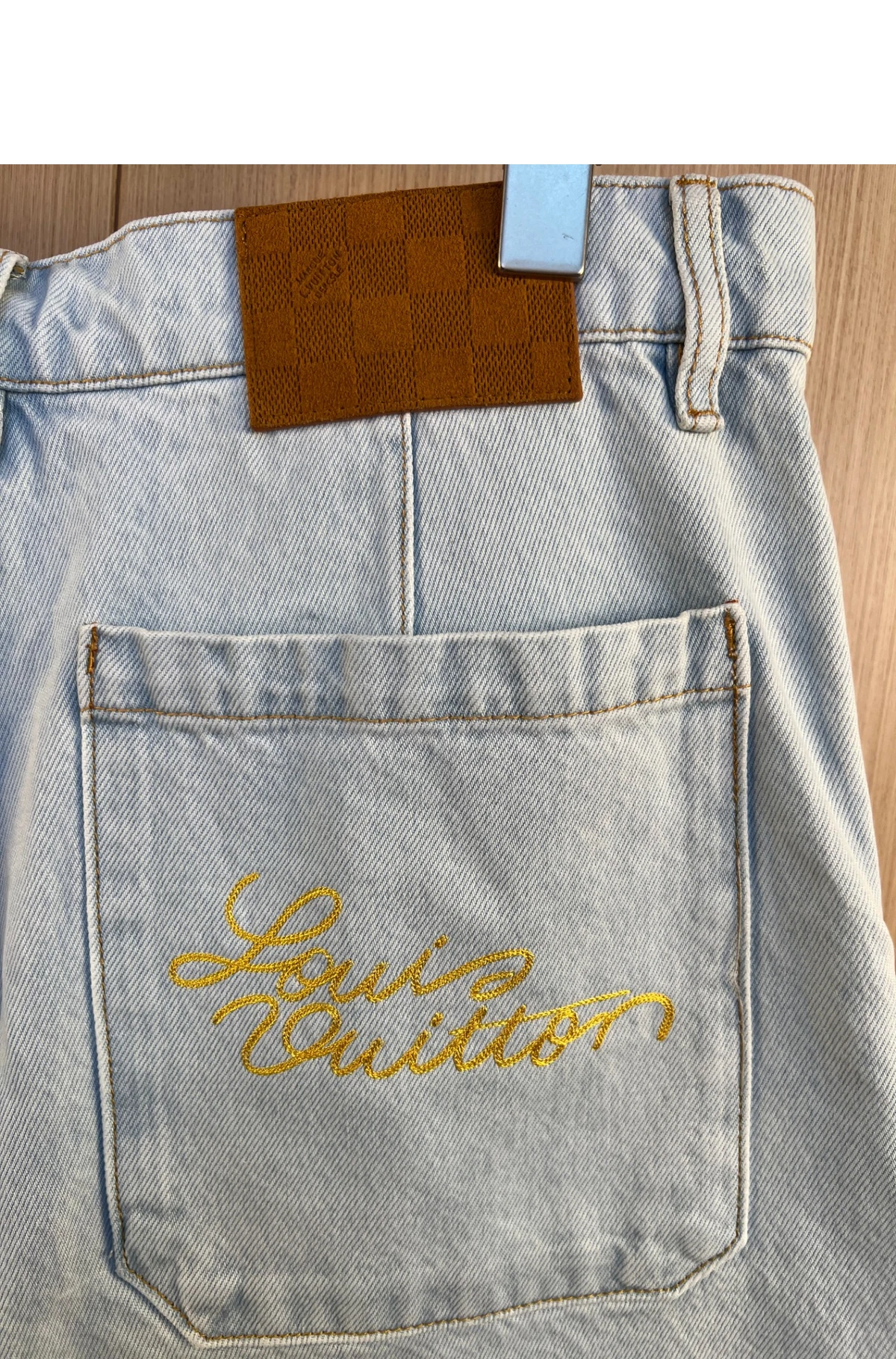[LOUIS VUITTON] 루이비통 시그니처 엠브로이더드 데님 워크웨어 쇼츠 에크루