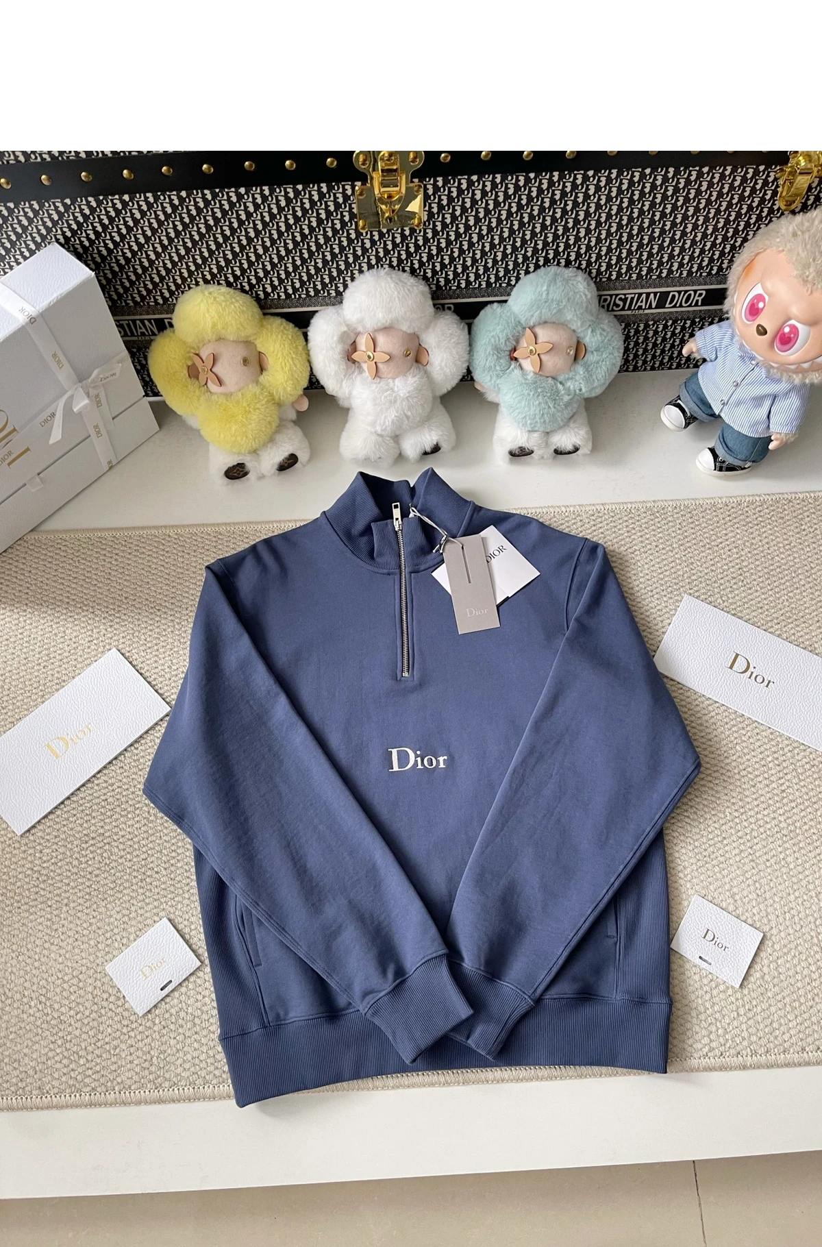 [DIOR] 디올 엠브로이더리 모크넥 쿼터 집업 코튼 플리스 레귤러핏 스웨트셔츠 블루