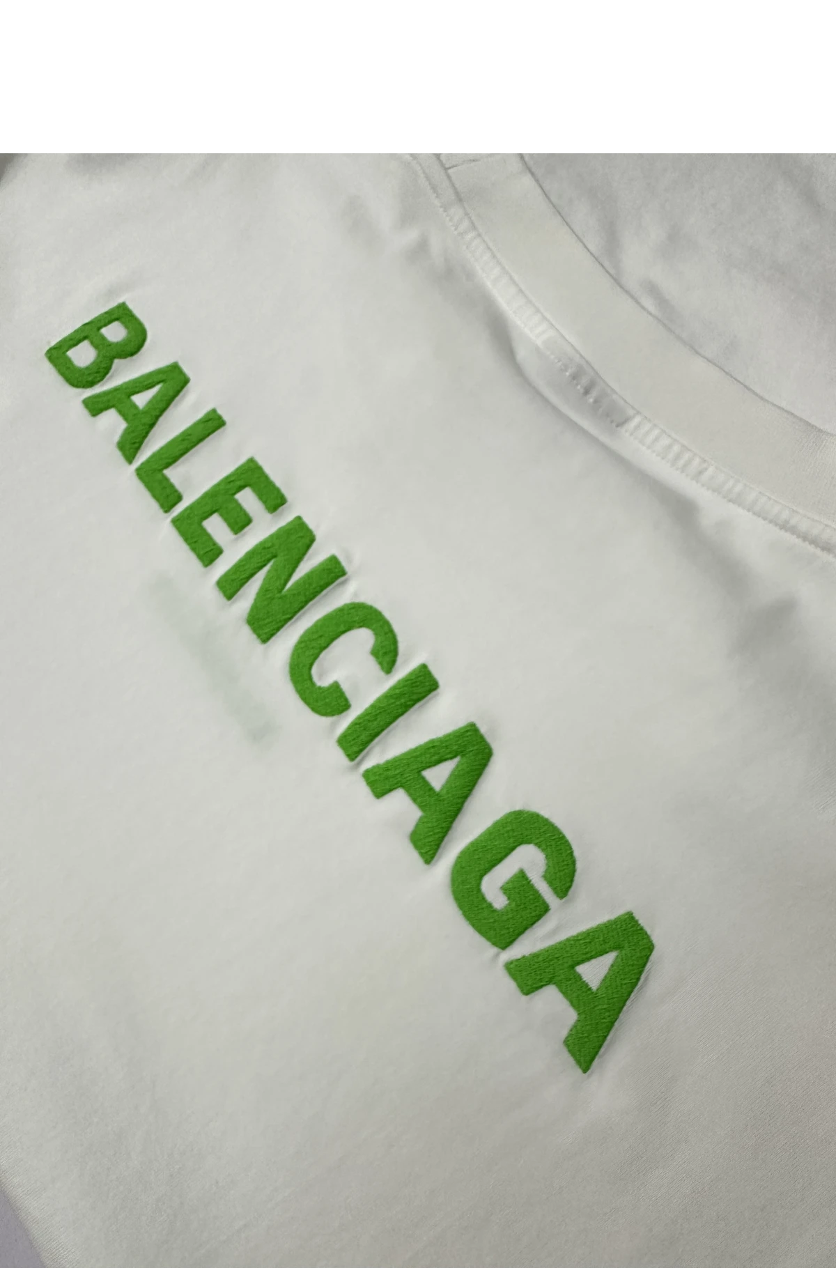 [BALENCIAGA] 발렌시아가 백 엠브로이드 드라이 저지 크루넥 롱슬리브 티셔츠 화이트/그린