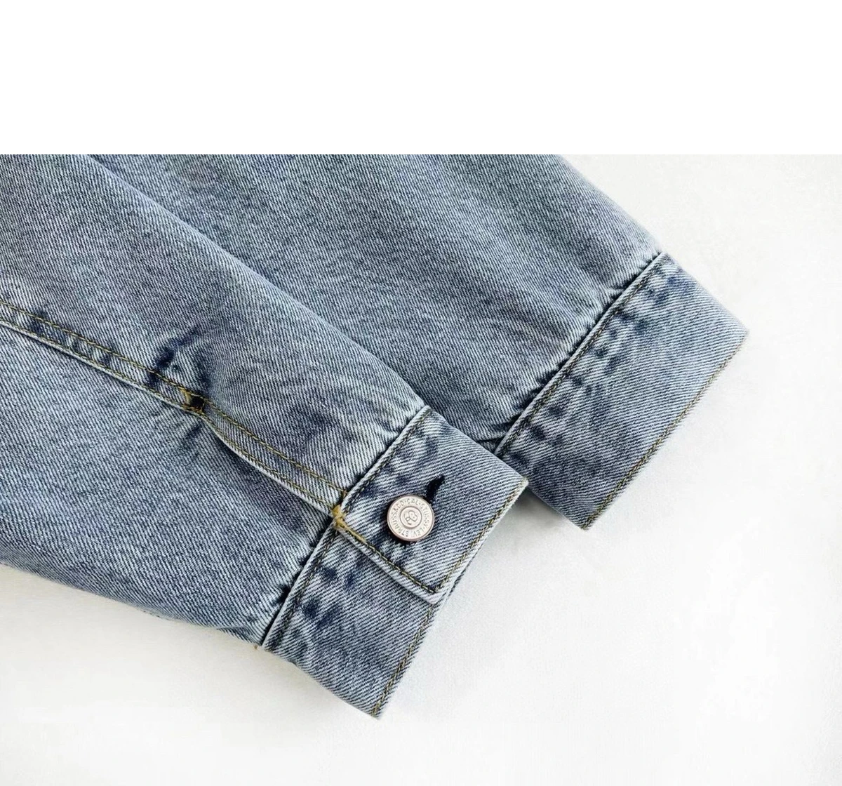 [STUSSY] 스투시 x 리바이스 엠보스드 트러커 자켓 인디고