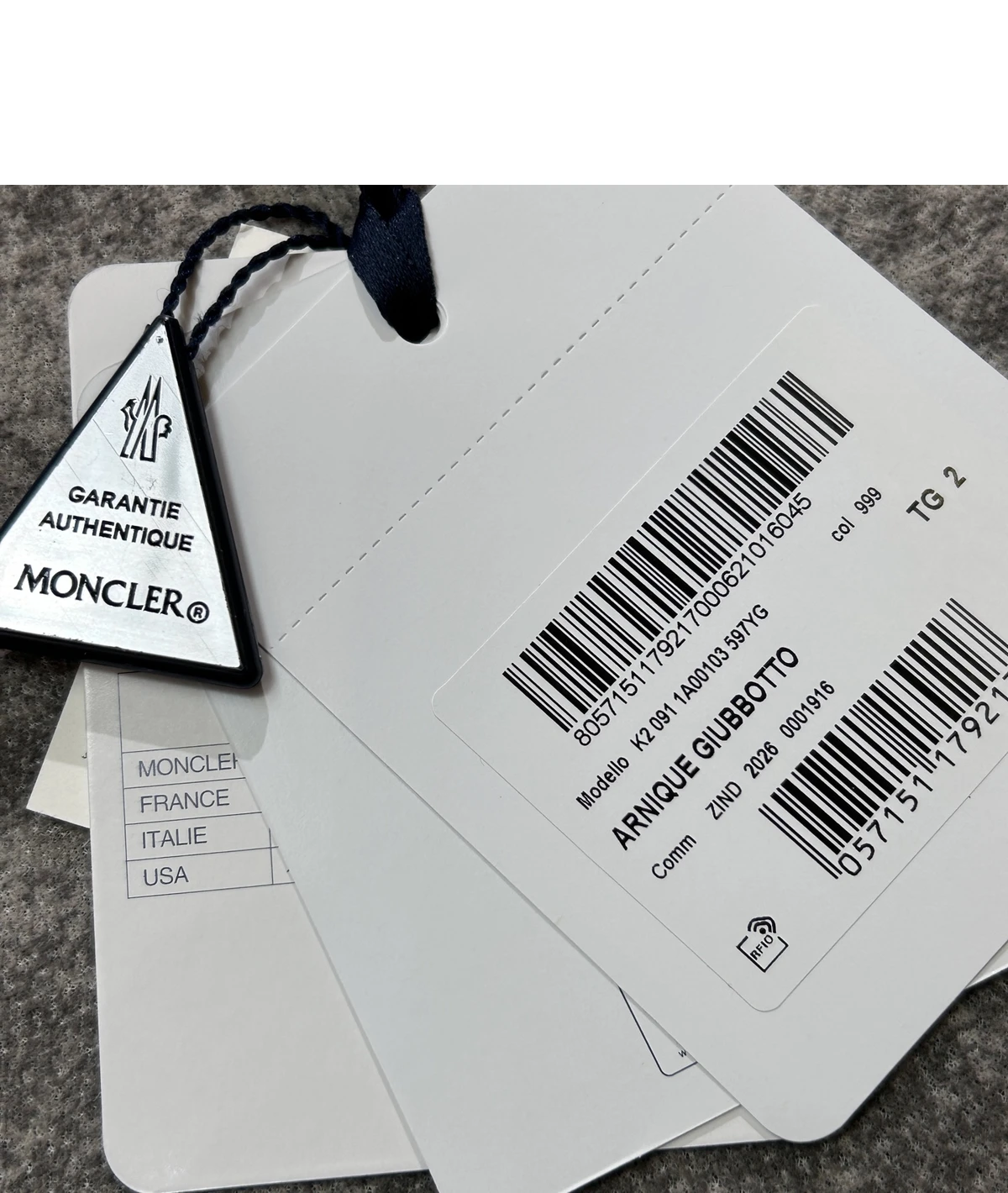 [MONCLER] 몽클레르 Arnique 아니크 퀼팅 쇼트 구스 다운 재킷 그레이