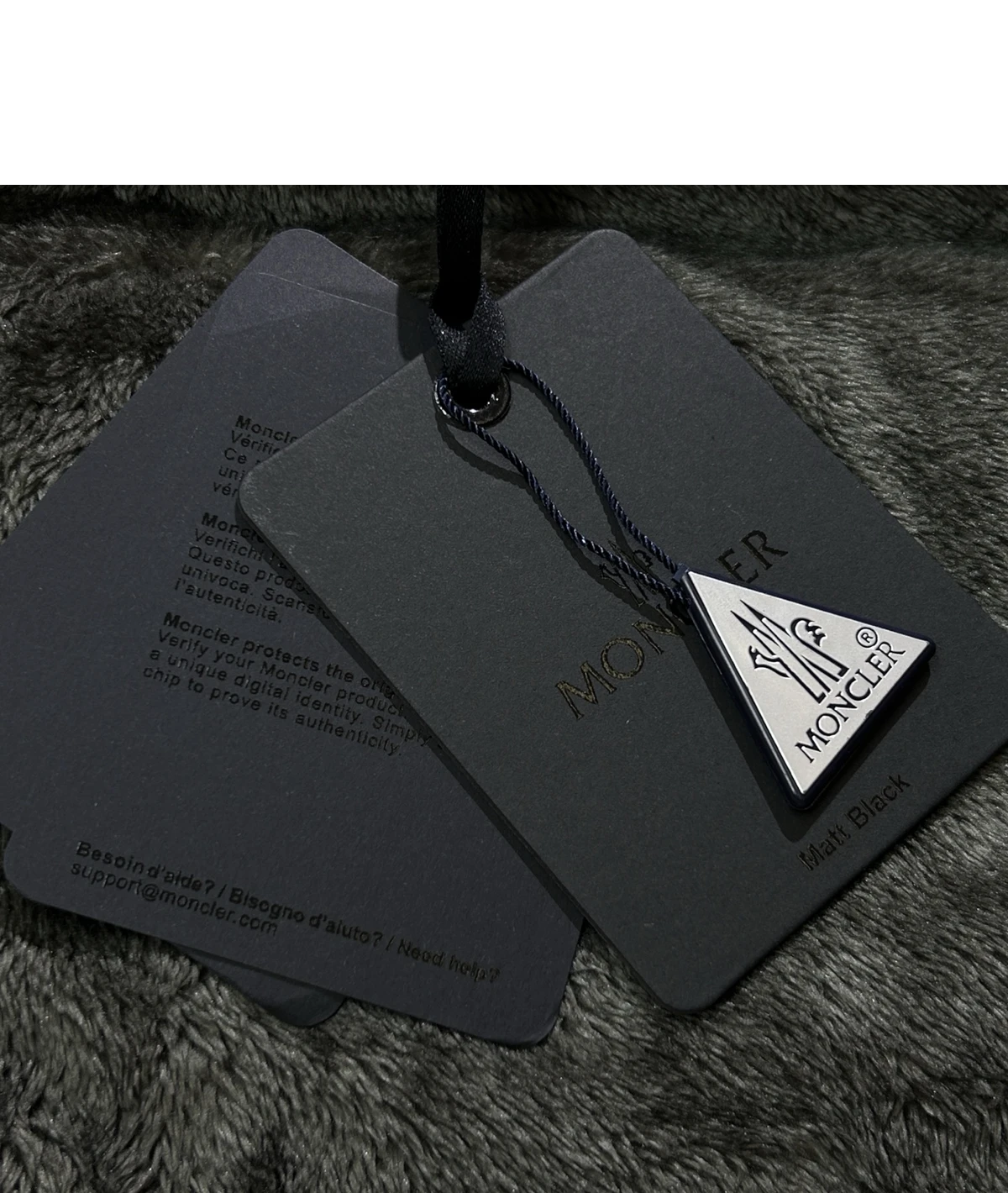 [MONCLER] 몽클레르 그르노블 Aul 아울 플랩 포켓 벨벳 칼라 다운 패디드 베스트 블루